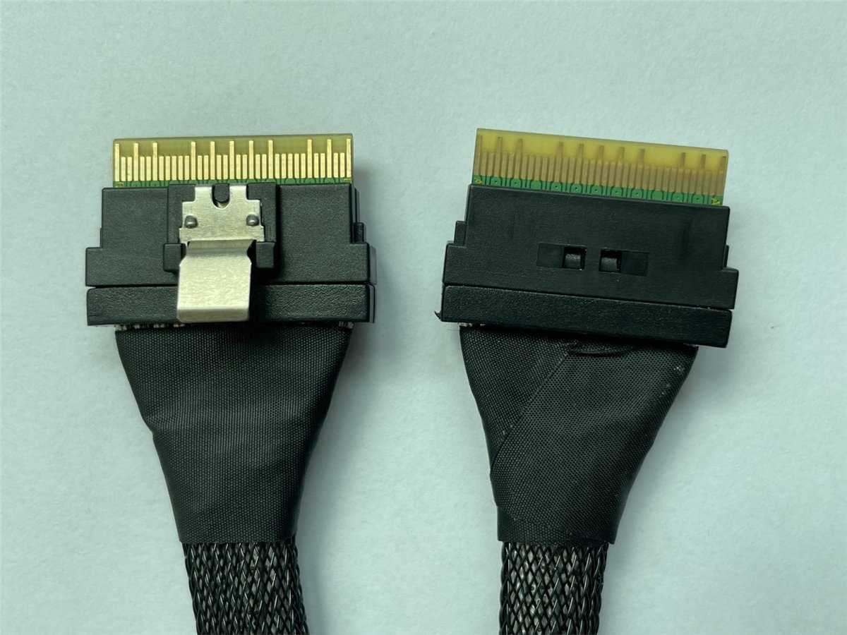 SlimSAS SFF-8654 8X cable